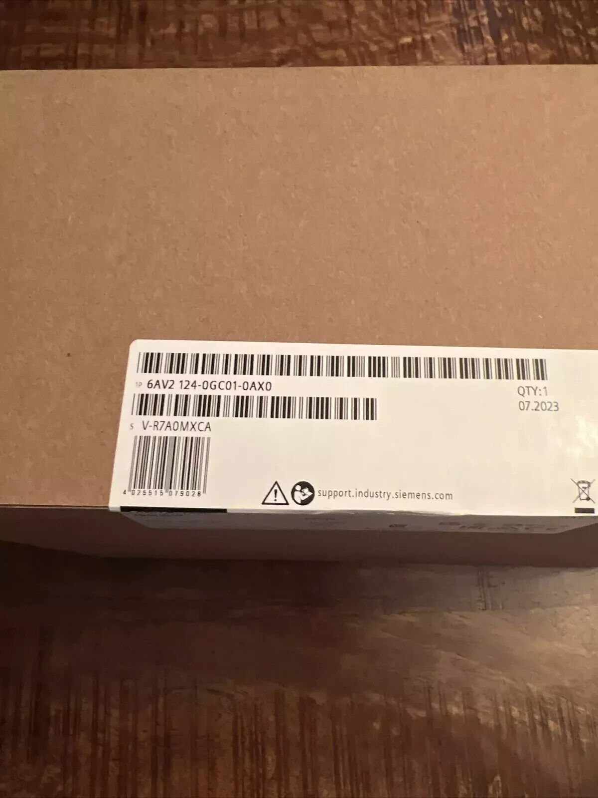 Brand New Siemens 6AV2 124-0GC01-0AX0 / 6AV2124-0GC01-0AX0