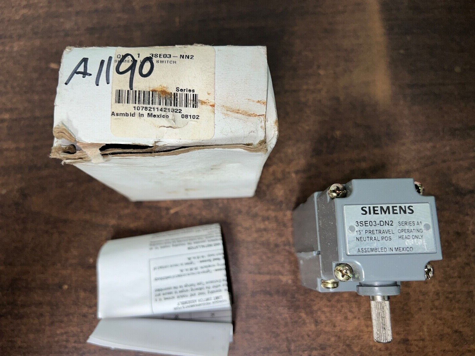 NEW SIEMENS 3SE03-NN2  LIMIT SWITCH. B369