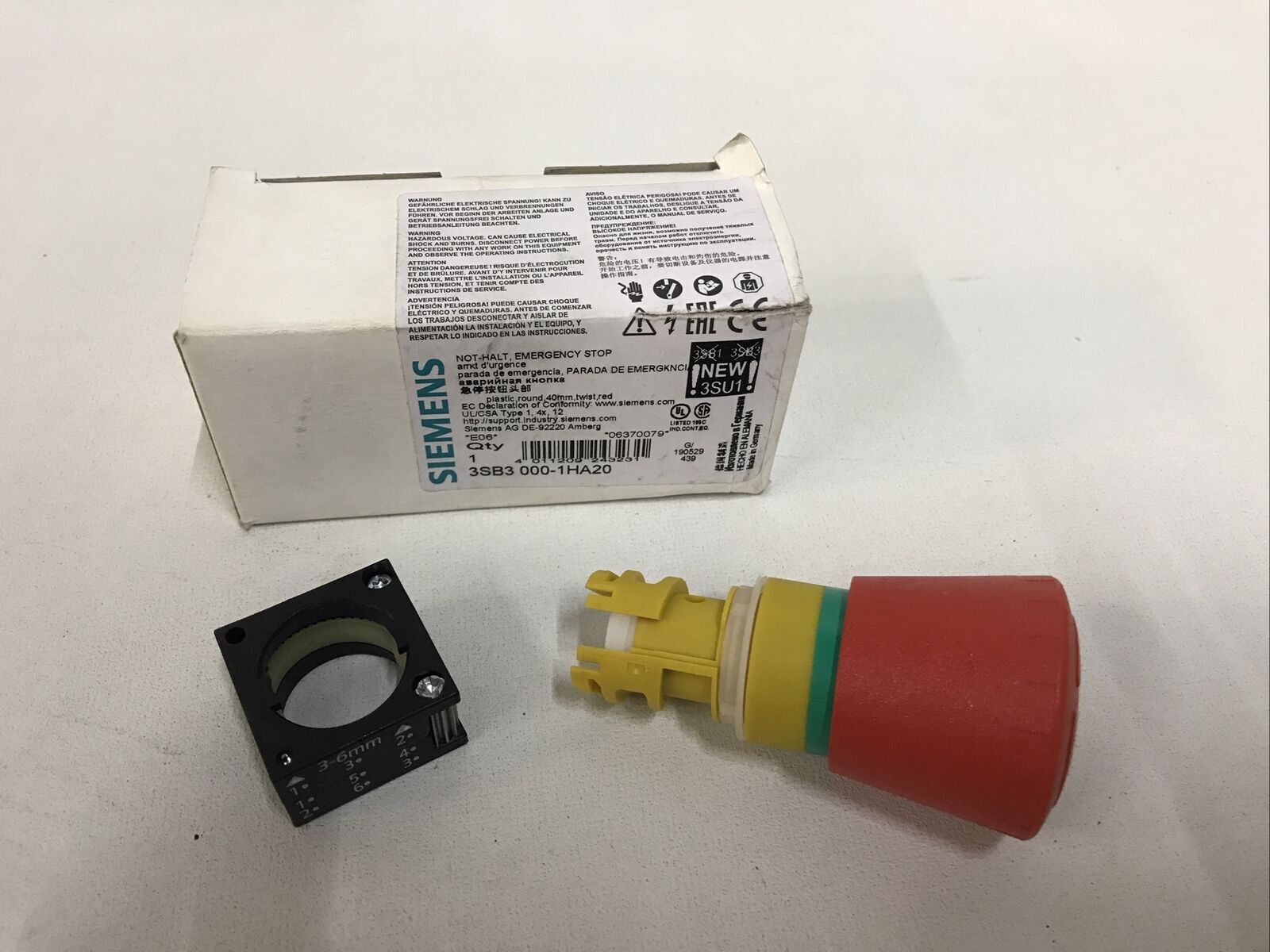 Siemens 3SB3 000-1HA20 Not-Halt Emergency Stop 40mm Red Twist