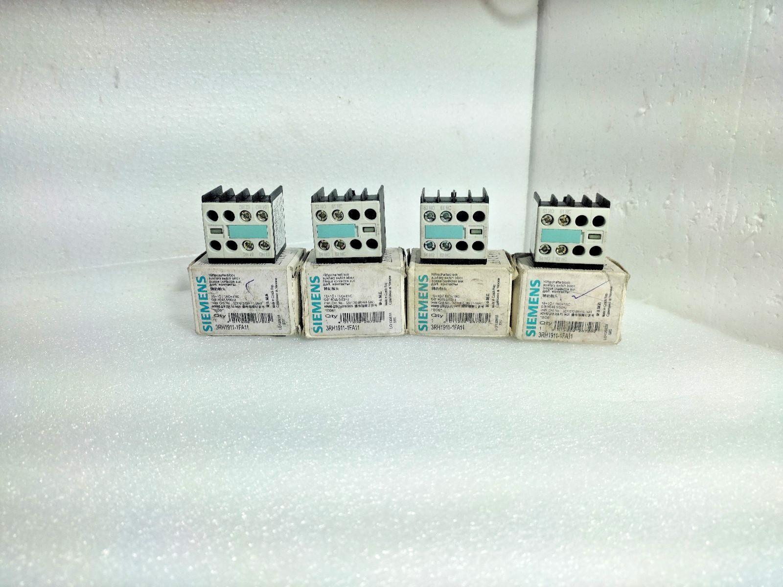 SIEMENS 3RH1911-1FA11 Auxiliary Switch Block -(LOT OF 4)