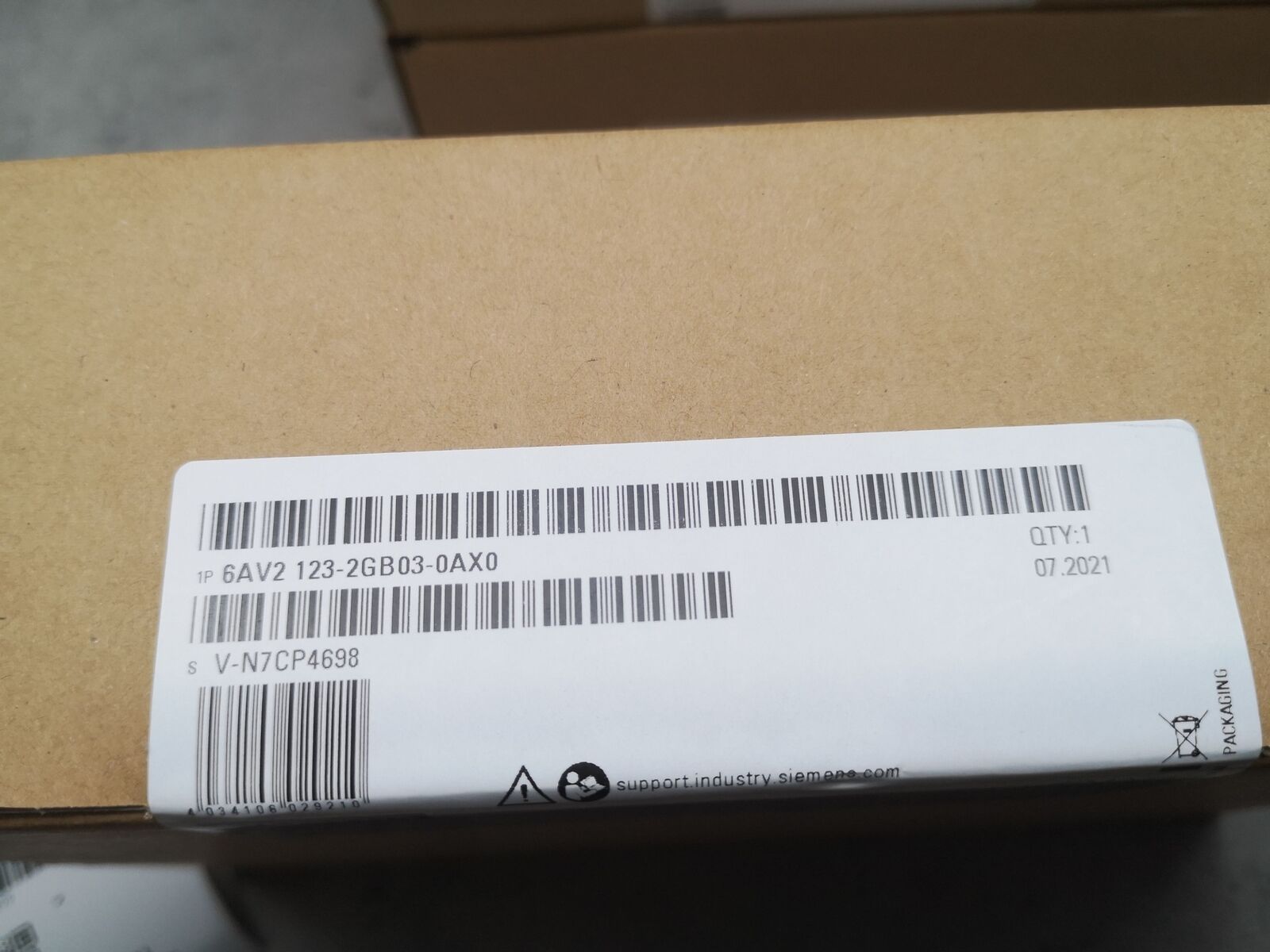 6AV2 123-2GB03-0AX0 New Siemens In Box 6AV21232GB030AX0 1PC