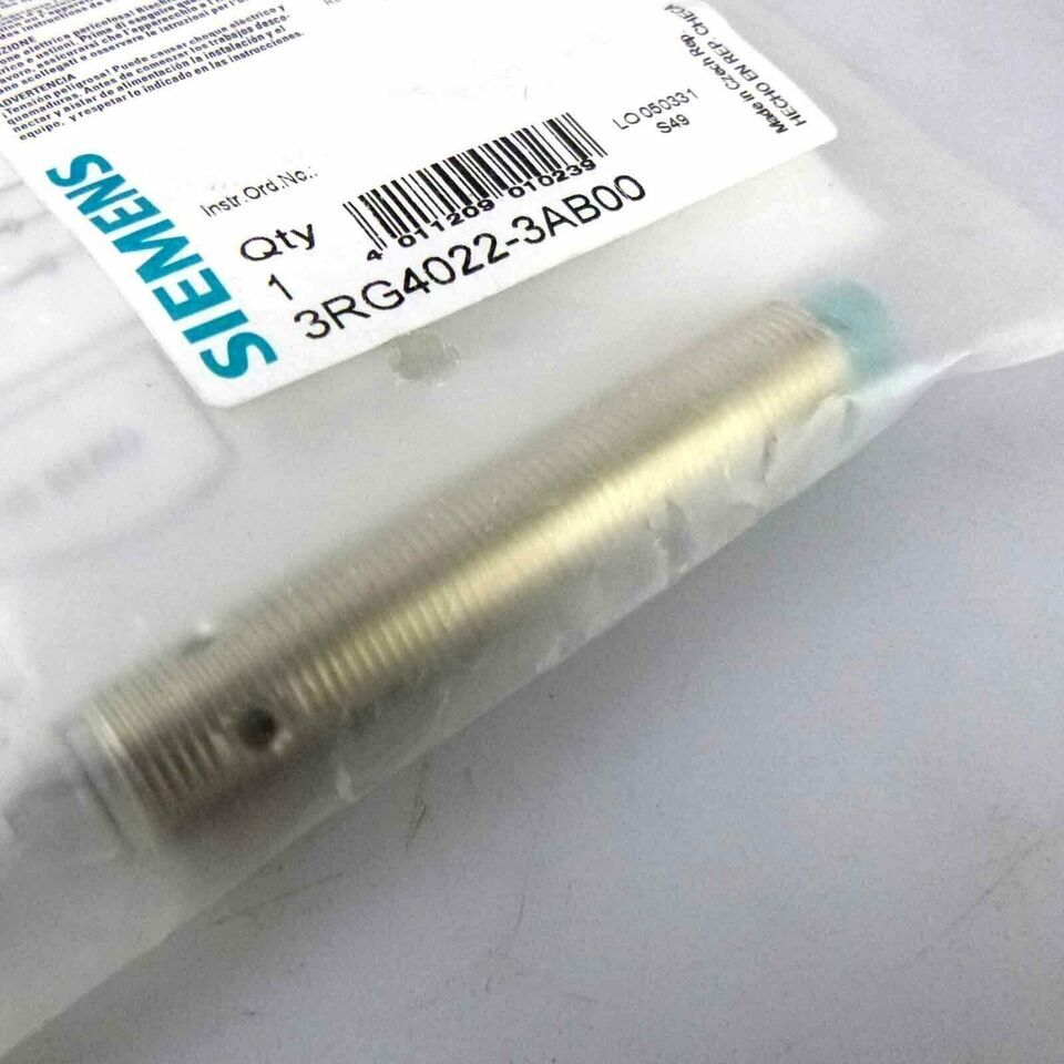 1PC New Siemens 3RG4022-3AB00 Inductive Sensor