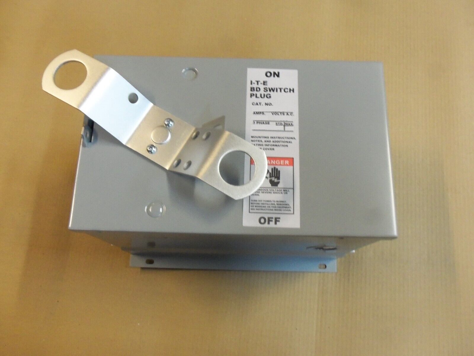 ITE SIEMENS BOS BOS16451 30 AMP 600V 3P/4W FUSIBLE BUS PLUG FLAW