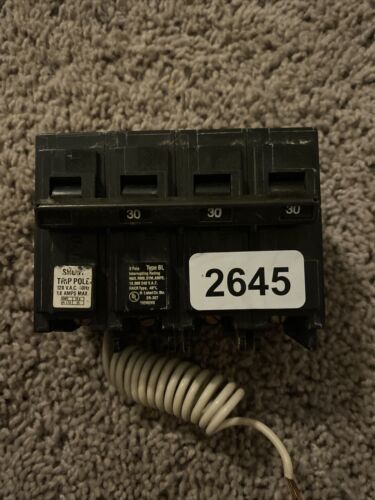 SIEMENS CIRCUIT BREAKER B33000S01 30A 240V 3P 10K BOLT ON SHUNT TRIP 1YEAR WARRA
