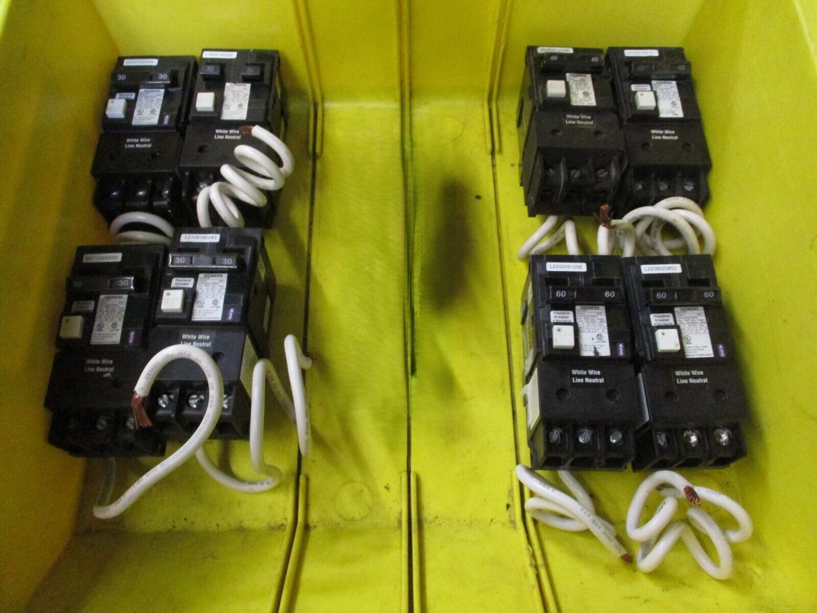 LOT OF 8 Siemens Circuit Breakers (4)QF230A (4)QF260A with free shipping