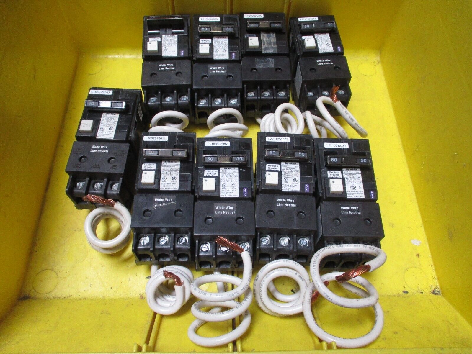 LOT OF 9 Siemens Circuit Breakers QF250A with free shipping