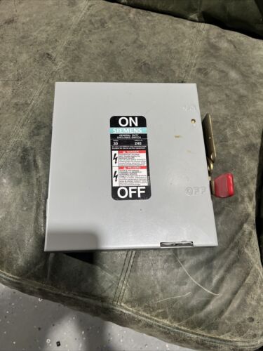 Siemens GF321N 3 Pole 30A 240V NEMA 1 Fused Safety Switch **Free Shipping**