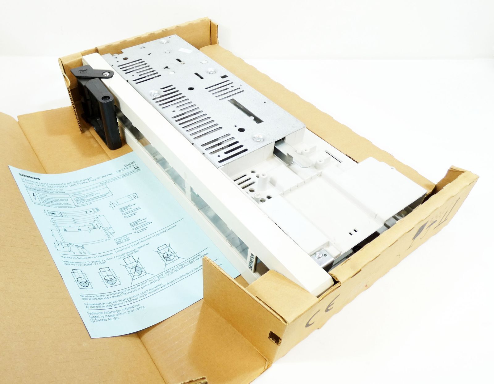 Siemens 3NJ6120-3EA01-0BB0 E:01 plug-in load isolator strip -unused/original packaging-