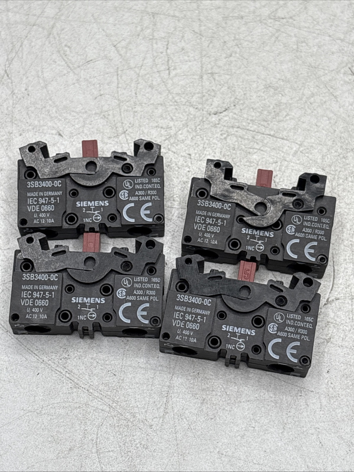 Siemens 3SB3400-0C Pushbutton switch auxiliary contact Lot Of 4
