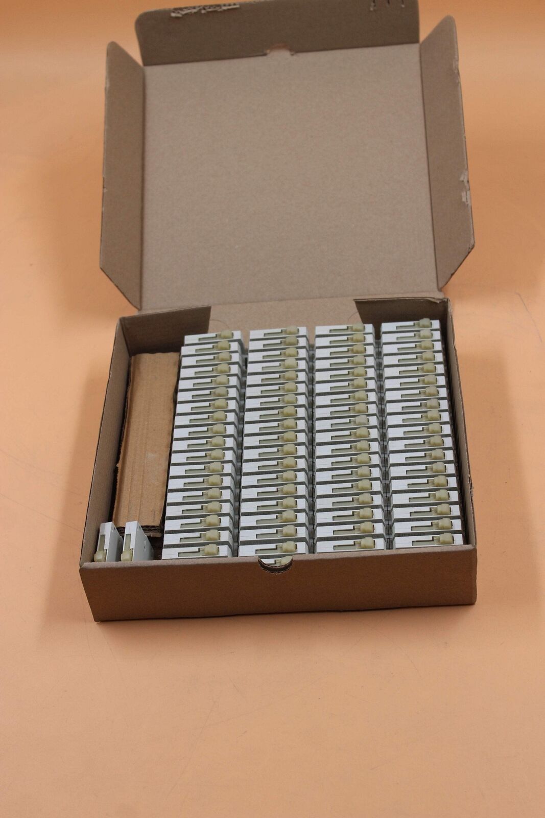 New No Box | SIEMENS | 3RV1901-1E |