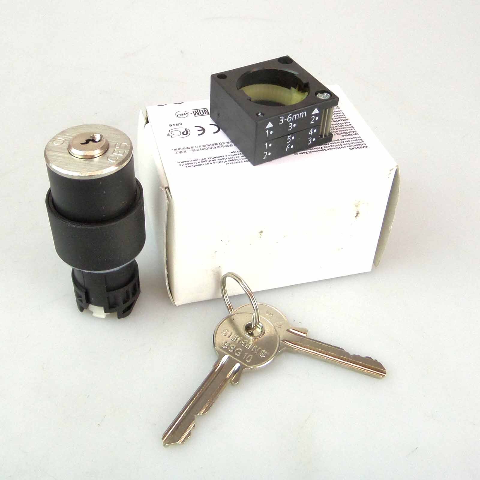 Siemens key switch 3SB3 000-4PD21 original packaging
