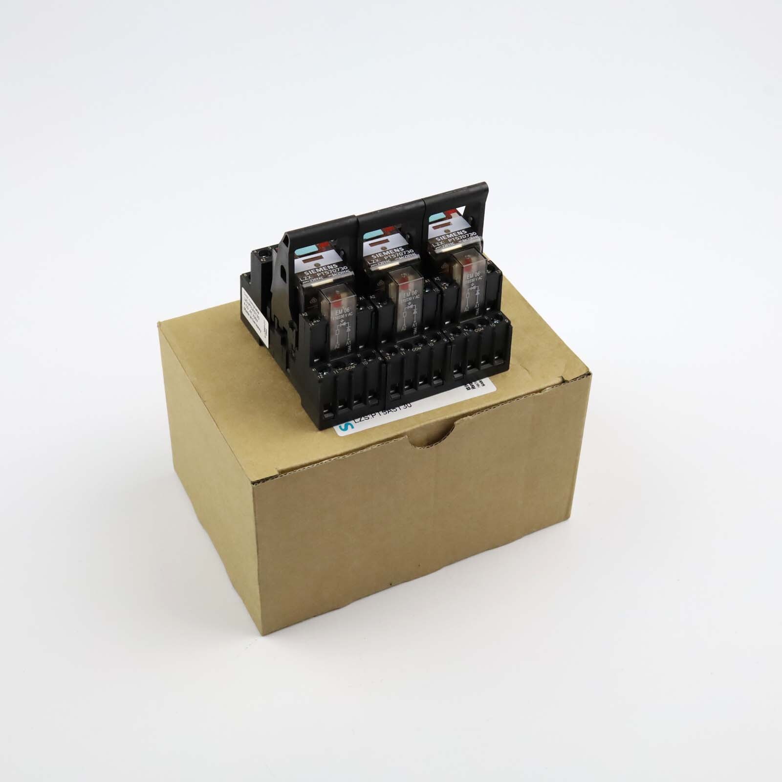 Siemens plug - in relay LZS:PT5A5T30 (3pcs.) original box
