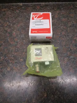 NEW CLEAVER BROOKS 817-04147-000 PRESSURE CONTROL, KP37, OPERATING LIMIT