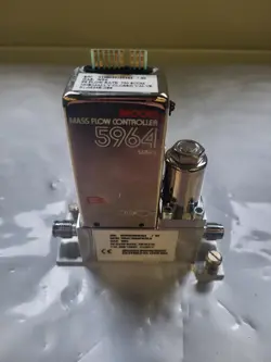 BROOKS 5964 MASS FLOW CONTROLLER 5964C2MAPW5KA WF6 750 SCCM 01-0624R-088