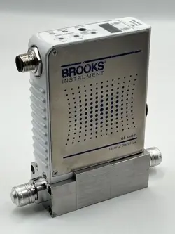 BROOKS INSTRUMENT GF125CXXC WF6 500SCCM THERMAL MASS FLOW CONTROLLER USED
