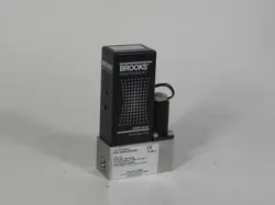 BROOKS INSTRUMENTS 5850E H2 THERMAL MASS FLOW CONTROLLER & METER 5850EC4BD3LB2A