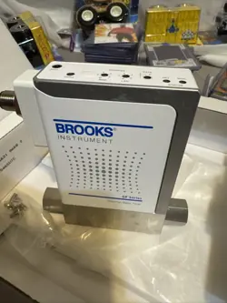 NEW BROOKS INSTRUMENT GF SERIES NITROGEN N2 MFC MASS FLOW CONTROLLER GF040CXX