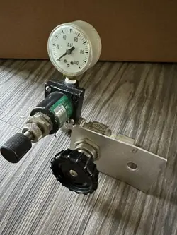 BROOKS 8601 REGULATOR USED