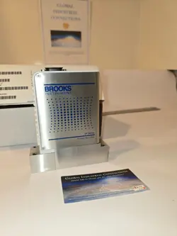 BROOKS INSTRUMENTS GF120XXM BF3 200SCCM MASS FLOW CONTROLLER NEW