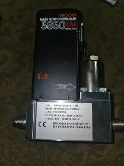 BROOKS 5850EME3GALVBKA MASS FLOW CONTROLLER FLOURINE 2000 CC/MIN 5850EM