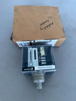 NEW CLEAVER BROOKS CB81700204 PRESSURE SWITCH CB817-00204