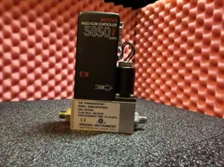 BROOKS 111196 5850I MASS FLOW CONTROLLER 250 SCCM GAS OXYGEN 5850IA1BF3P2BEA