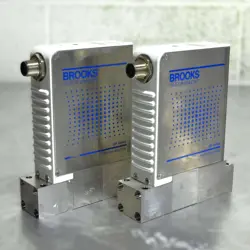 LOT OF 2 BROOKS INSTRUMENTS GF SERIES THERMAL MASS FLOW CONTROLLERS GF125CXXC