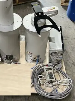 BROOKS AUTOMATION WAFER ATM ROBOT SERIES 8 124182, CONTROLLER 105946, PENDANT