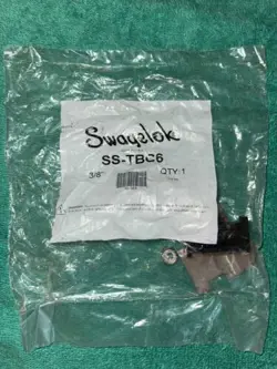 QTY OF 14 SWAGELOK CUSHIONED CLAMP TUBE SUPPORT 3/8 IN. TUBE SIZE (SS-TBC6)