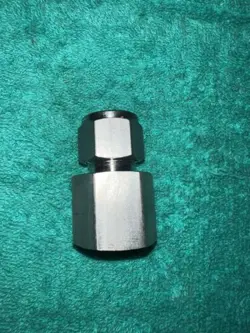 SWAGELOK FEMALE CONNECTOR 1/2 IN. TUBE OD X 1/2 IN. FEMALE NPT (SS-810-7-8)