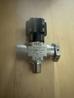??SWAGELOK SS-16DKM4-F4-A-1 INTEGRAL BONNET NONROTATE STEM AP VALVE FNSP