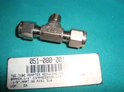 SWAGELOK REDUCING UNION TEE FITTING, 1/4