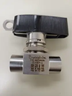 ~NEW~ SWAGELOK P.N.: SS-43CF4 SERIES 2-WAY, 1/4 NPT