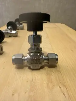 SWAGELOK NEEDLE VALVE 1/4