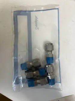 5 SWAGLOCK SS TUBE FITTING MALE 1/4 TUBE OD X 1/8 MALE NPT