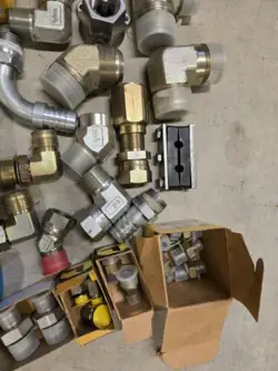 SWAGELOK & PARKER ASSORTED FITTINGS