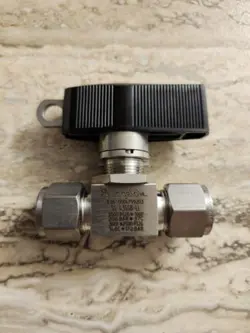SWAGELOK SS-43GS8-LL VALVE 1/2