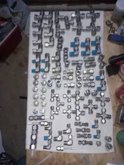 LOT OF 106 NEW SWAGELOKS FITTINGS
