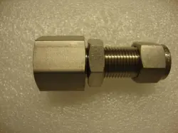 SWAGELOK SS-600-71-6 STAINLESS BULKHEAD FEMALE CONNECTOR 3/8
