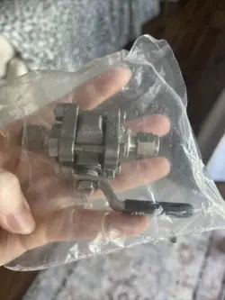 SWAGELOK SS-62TS4 VALVE 1/4