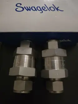 X2 PIECES-SWAGLOK POPPET 5000 PSIG CHECK VALVE 3/4 IN. TUBE 1 PSIG  (SS-CHS12-1)