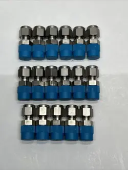 LOT OF 17 SWAGELOK SS-400-1-4 MALE CONNECTOR, 1/4 IN. TUBE OD X 1/4 IN. MALE NPT
