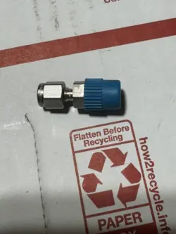 NEW SS-100-1-1, SWAGELOK MALE CONNECTOR 1/16 INCH DIA TUBE TO 1/16 NPT