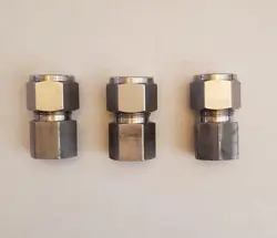 LOT OF (3) SWAGELOK SS-810-7-4 1/2 IN. TUBE OD X 1/4 IN. FEMALE CONNECTOR TUBE