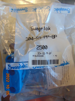 SWAGELOK 304-S3-PP-8P BOLTED PLASTIC CLAMP PIPE SUPPORT KIT FNSP