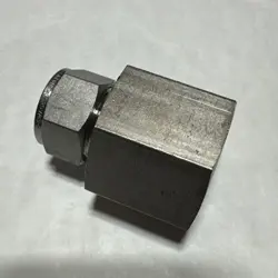 NEW  SWAGELOK SS-1210-7-16 CONNECTOR. 3/4