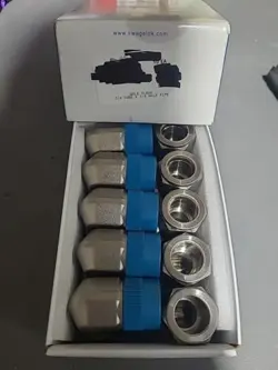10 SWAGELOK STAINLESS STEEL ELBOW CONNECTOR, 3/4