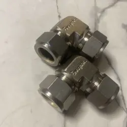 LOT-2PC SWAGELOK STAINLESS STEEL ELBOW UNION FITTING, 3/4