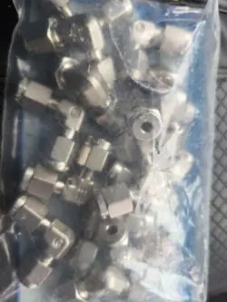 LOT OF 14 NEW SWAGELOK SS-200-9 1/8