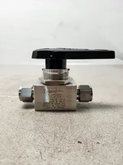 NEW NO BOX SWAGELOK VALVE SS-45S8